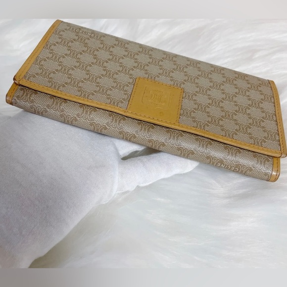 Celine Macadam long bifold. - Picture 2 of 11